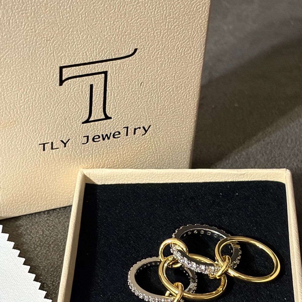 Gold and Silver Interlocking Rings Set - Picture 2 of 4